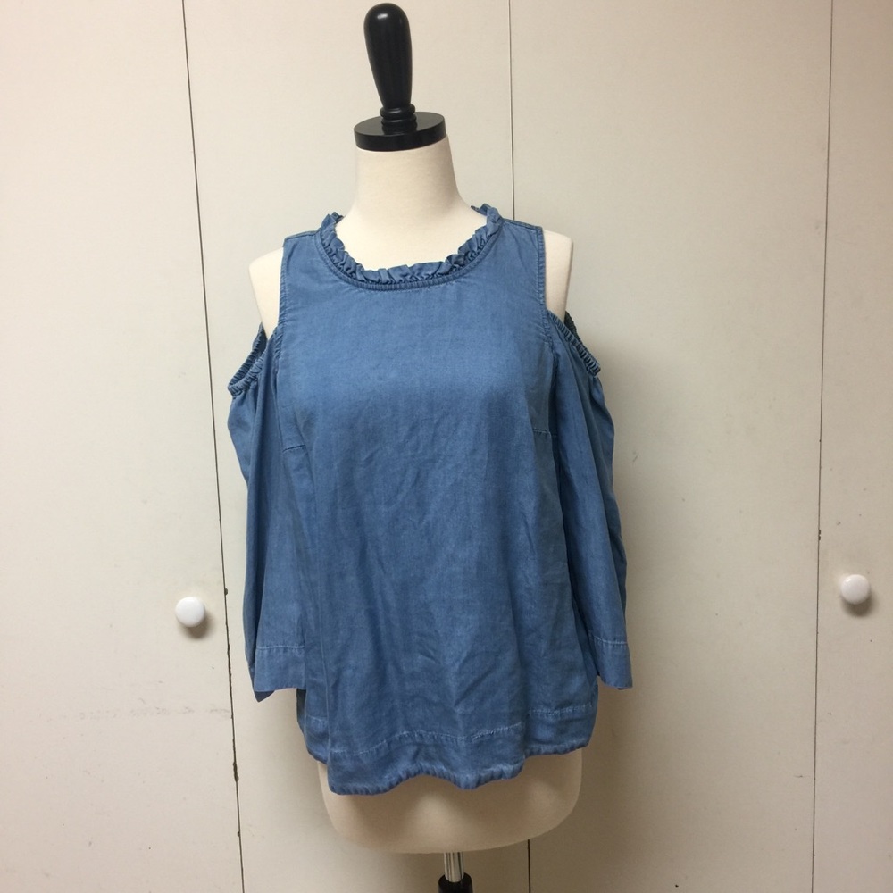 Pretty Maison Jules bare shoulder chambray top.